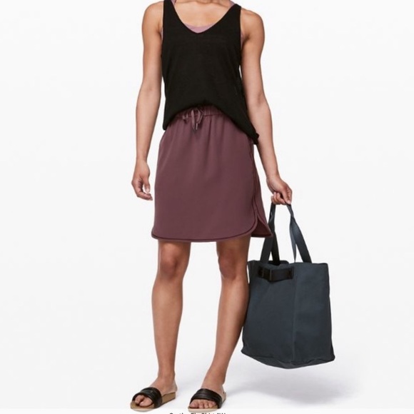 lululemon athletica Dresses & Skirts - Lululemon On The Fly Skirt Size 8 Cherry Cola